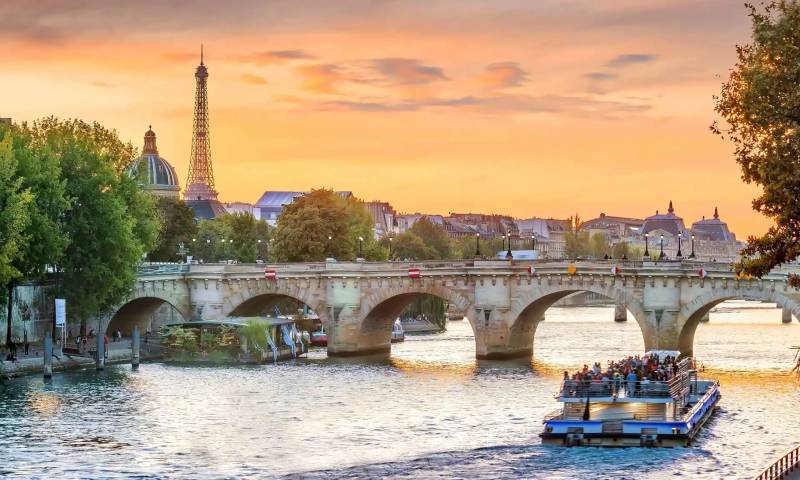 塞纳河上的新桥，巴黎，法国